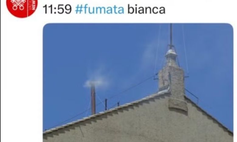 Vaticano se confunde, posta 'fumaça branca' e depois apaga