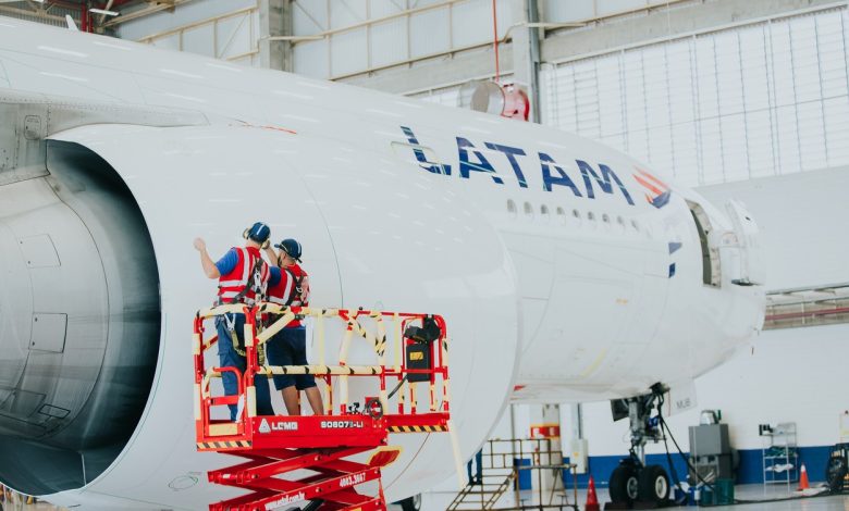 Google processa Latam nos EUA após aérea exigir remoção de vídeo que acusa funcionário de abuso sexual