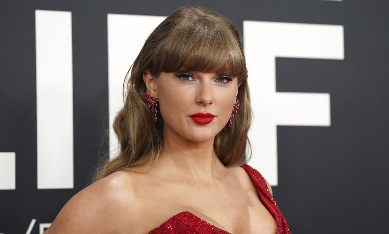 Grok, IA de Musk, ganha novo gerador de imagens com 'modo picante' e cria nudes falsos de Taylor Swift, diz site