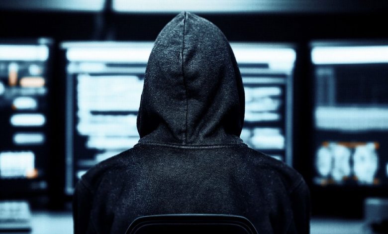 Reino Unido condena à prisão 'serial hacker' que invadiu mais de 3 mil sites