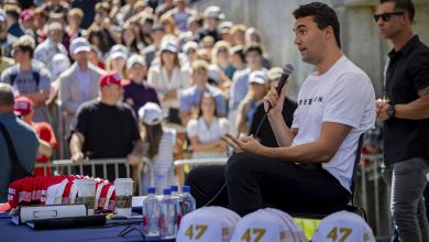 Charlie Kirk: vídeos sem filtro do tiroteio viralizam nas redes sociais e expõem nova lógica da informação