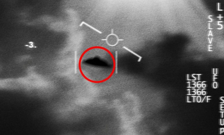 EUA divulgam imagens de OVNI atingido por míssil e resistindo ao ataque