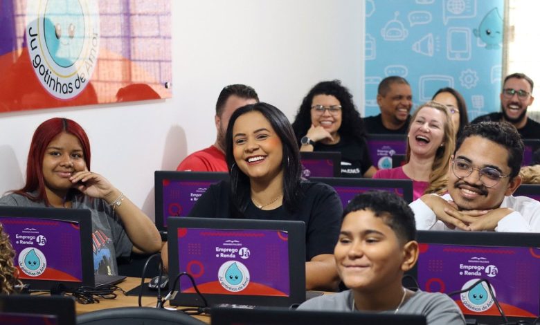 Gerando Falcões e Microsoft lançam curso gratuito de IA para população carente