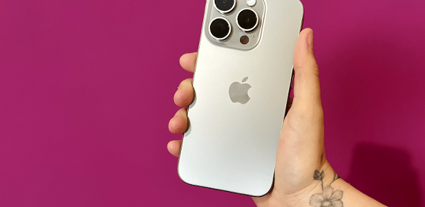 iPhone 15 Pro - natural titanium
