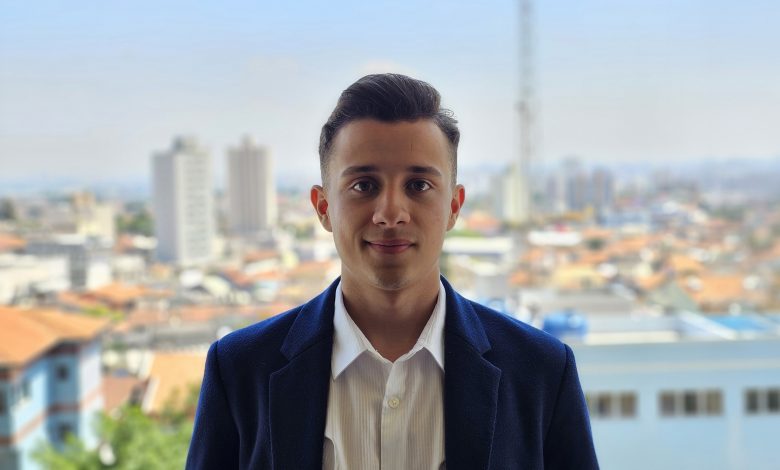 Agentes de IA são aposta de empresas, e quem domina a tecnologia pode ganhar até R$ 20 mil; veja como entrar