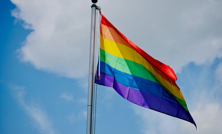 China bane aplicativos de namoro para pessoas LGBTQIA+ de lojas de app