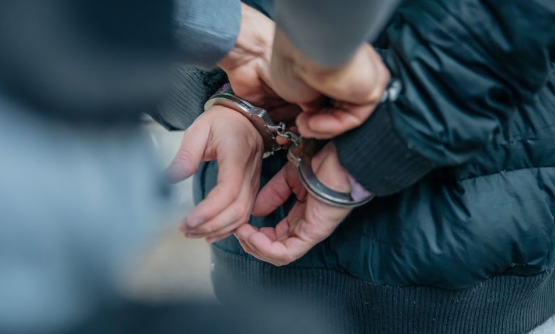 Polícia prende envolvidos em ‘cursos de desbloqueio’ de celulares roubados