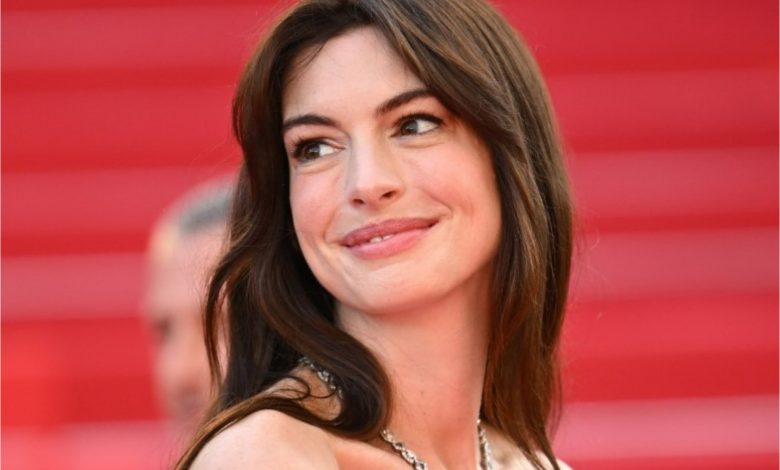 'Dá um CPF pra ela': brasileiros inundam Instagram de Anne Hathaway após menção a ‘Águas de Março’ e Gabriel Jesus
