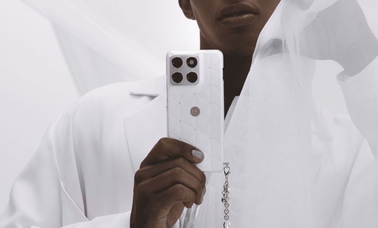 Motorola Edge 70 ganha edição com cristais e nova cor Pantone de 2026