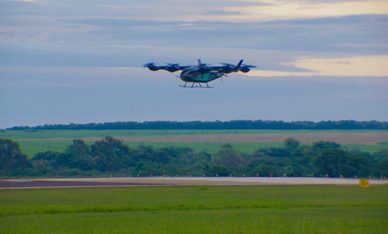 Protótipo de 'carro voador' de startup da Embraer realiza voo inaugural