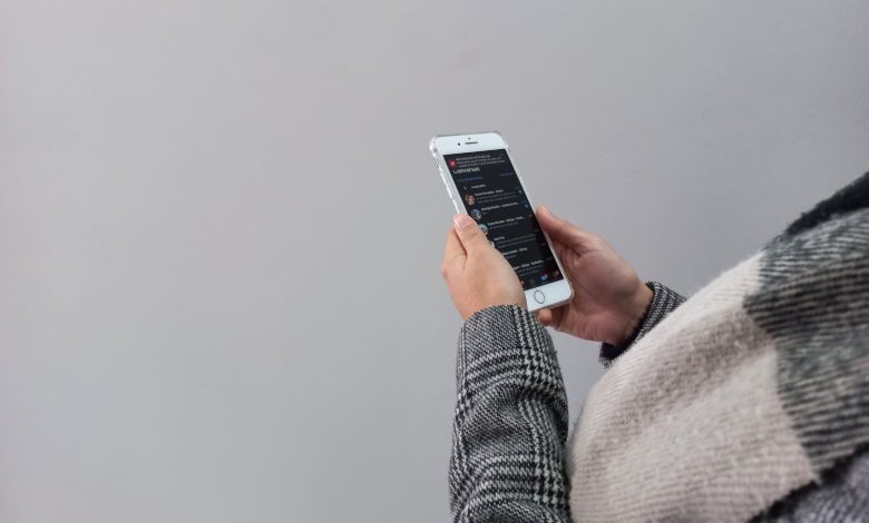 Uma em cada dez brasileiras com 16 anos ou mais sofreram violência digital no último ano, aponta pesquisa; saiba como denunciar