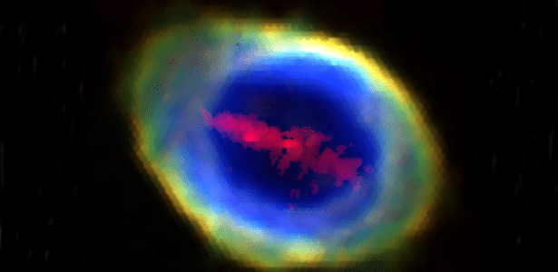 Imagem revela a faixa rica em ferro (em vermelho) cruzando o centro da Nebulosa do Anel