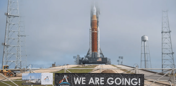 O módulo de lançamento Artemis 1 posicionado no Complexo de Lançamento 39B no Centro Espacial Kennedy da NASA