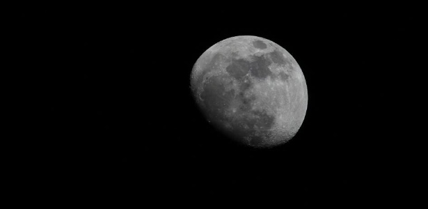 Nasa divulga foto da Lua, durante a fase quarto minguante, tirada pelo fotógrafo amador Ralph H. Bernstein