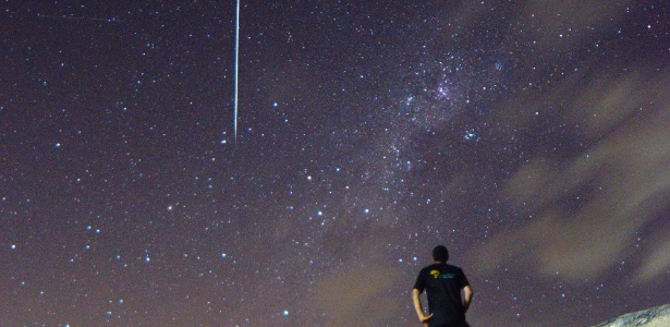 Chuva de meteoros vista na Paraíba, em dezembro de 2015; chuva de meteoros Alpha Centaurids terá pico entre domingo e segunda