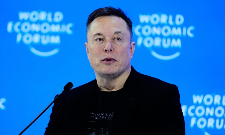 Elon Musk se torna a primeira pessoa a superar US$ 800 bilhões em patrimônio