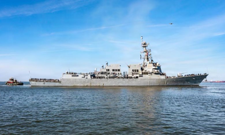 Navios da Marinha dos EUA colidem durante reabastecimento no Caribe