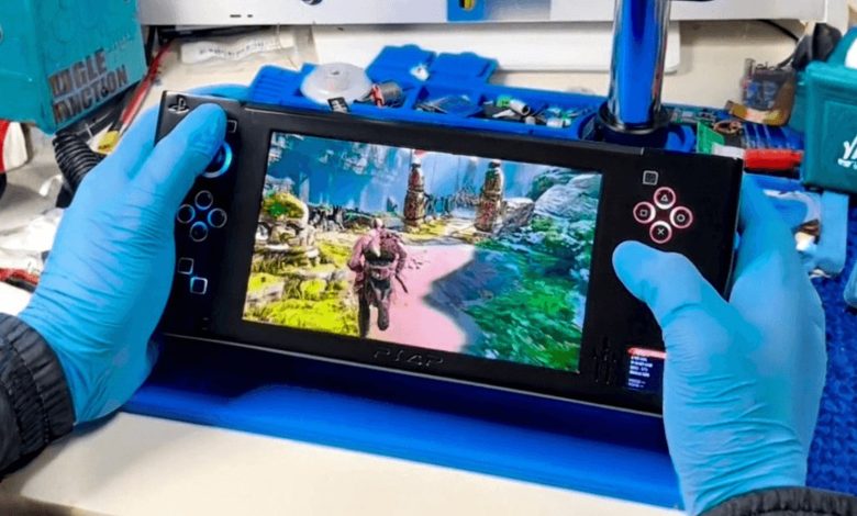 PlayStation 4 Slim portátil? Console transformado viraliza
