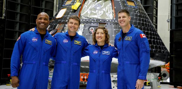 Astronautas da missão Artemis 2, da Nasa: piloto Victor Glover, o comandante Reid Eiseman, a especialista da missão Christina Hammock Koch e o astronauta canadense Jeremy Hansen