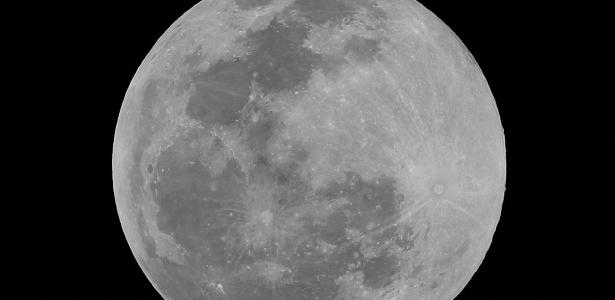 Foto da Lua sobre a Cidade do México, no México