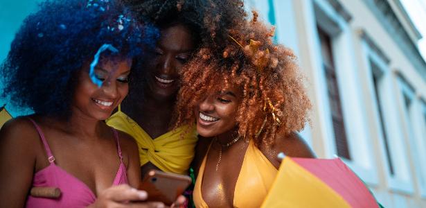 Aglomeração durante o Carnaval acende alerta para proteção de celulares e cartões