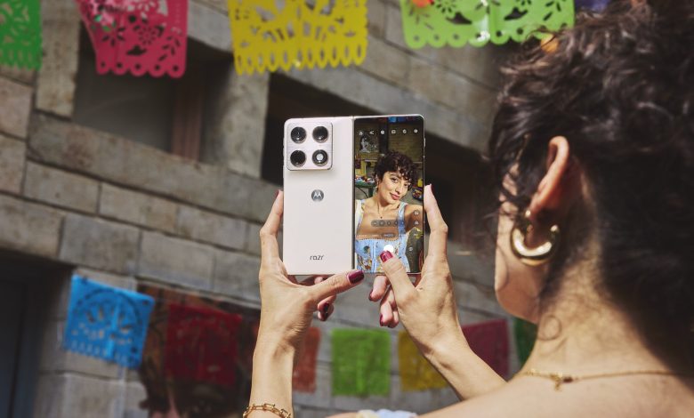 Motorola lança Moto Razr Fold, seu primeiro celular dobrável com tela grande