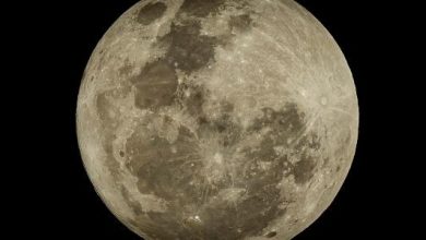 Lua cheia no céu de Guaratinguetá, no Vale do Paraíba Paulista