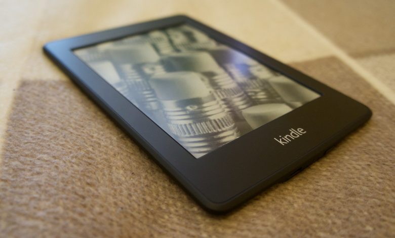 'É uma completa traição': Amazon encerra suporte a Kindles antigos e revolta usuários fiéis