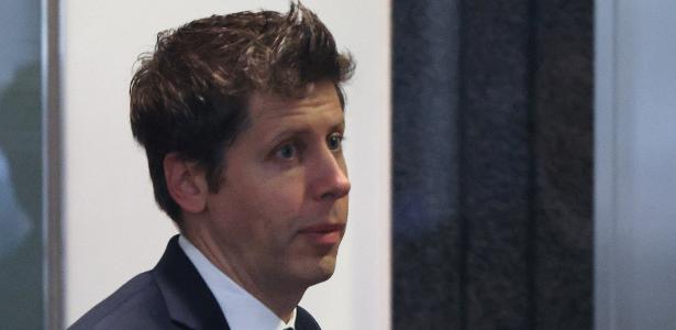 12.mai.2026 - Sam Altman, CEO da OpenAI, chega à corte em ação movida por Elon Musk contra a companhia, em Oakland, na Califórnia (EUA)