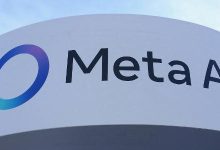 20.jan.2025 - Logotipo da Meta AI (inteligência artificial da Meta) em estande da empresa durante o Fórum Econômico Mundial, em Davos (Suíça)