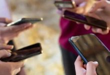Uso excessivo de redes sociais entre menores de idade está associado com danos à saúde física e mental, dizem especialistas