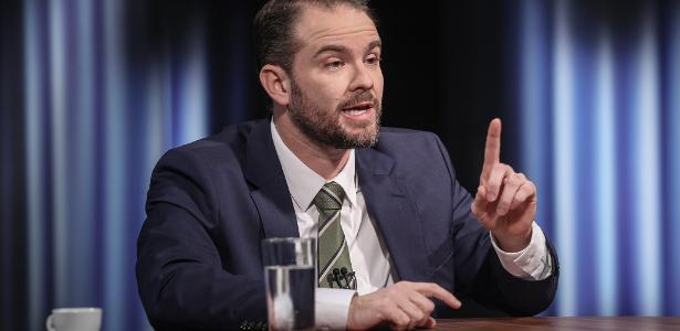 11.mai.2026 - Ministro da Fazenda, Dario Durigan, participa do programa Na mesa com Datena, da EBC