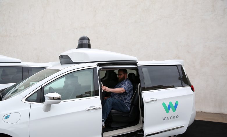 Waymo, empresa ligada ao Google, recolhe 3,8 mil robotáxis após falha em vias alagadas