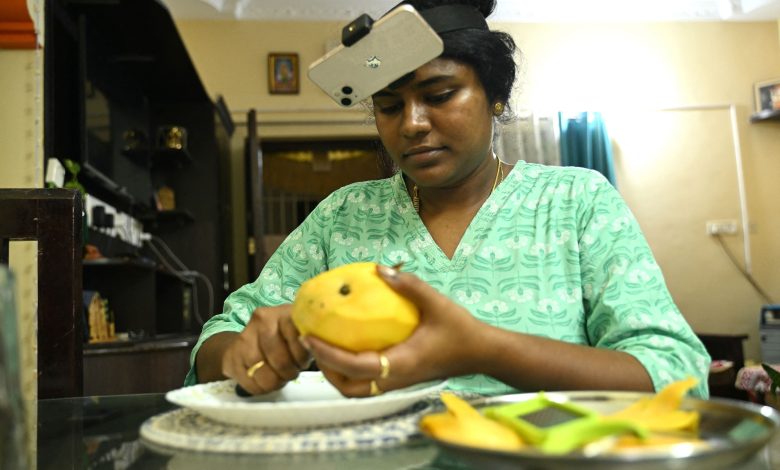 Cortar frutas, dobrar roupas e cozinhar: com câmeras na cabeça, indianos treinam robôs de IA para fazer tarefas domésticas