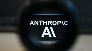 Foto mostra logotipo da empresa de IA Anthropic em tela de smartphone