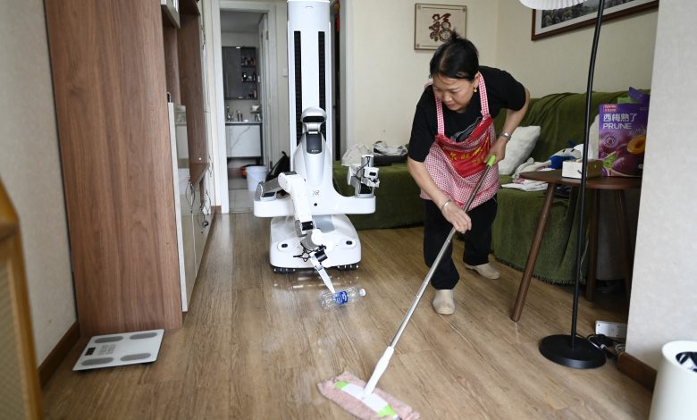 Eles recolhem lixo, dobram roupas e aprendem com erros: os robôs que já trabalham em casas chinesas