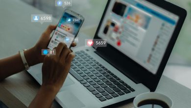 Jovem transforma teto em mapa de voo ao vivo com projetor e receptor de rádio de R$ 150