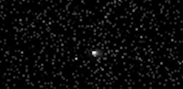 Imagem do 3I/Atlas capturada pela câmera de alta resolução da sonda Tianwen-1 a uma distância de aproximadamente 28,96 milhões de quilômetros