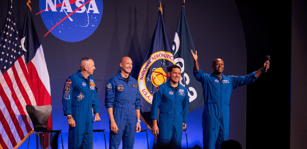 09.jun.26 - Os astronautas Randy Bresnik, Luca Parmitano, Frank Rubio e Andre Douglas são apresentados como a tripulação da missão Artemis 3 da NASA, durante evento no Centro Espacial Johnson da NASA em Houston, Texas, EUA