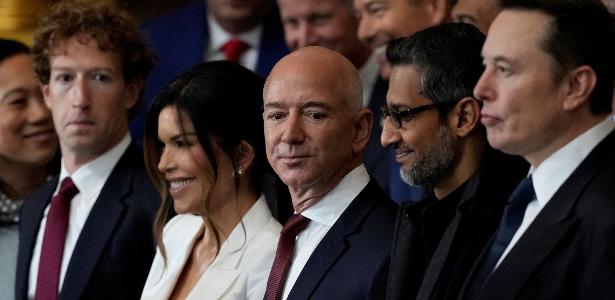 20.jan.2025 - Convidados para a posse de Trump: Mark Zuckerberg (CEO da Meta), Lauren Sanchez (esposa de Bezos), Jeff Bezos (fundador da Amazon), Sundar Pichai (CEO do Google) e Elon Musk