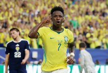 É #FAKE que telejornal noticiou que juiz de Brasil x Escócia foi suspenso da Copa do Mundo por anular gol de Vini Jr.; cena foi criada com IA