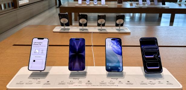 29.jun.2026 - iPhones são exibidos em loja da Apple em Mumbai, na Índia