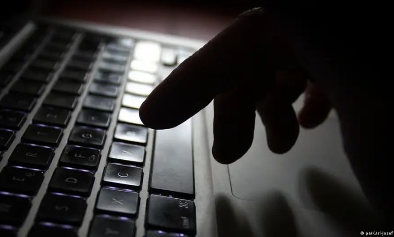 Pizza, pirulito e emojis: como símbolos comuns podem ser usados por aliciadores de crianças na internet
