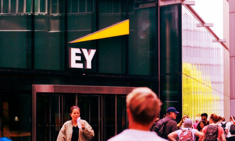 ShinyHunters extorque e ameaça vazar dados da Ernst & Young