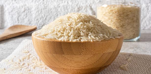Arroz cru pode ser usado para amenizar umidade