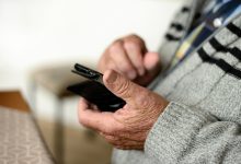 Uso de internet chega a quase 75% dos idosos, e crianças diminuem acesso à rede, diz IBGE