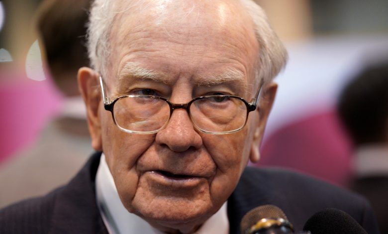 Warren Buffett deixa de doar para fundação de Bill Gates após revelações sobre ligação com Jeffrey Epstein