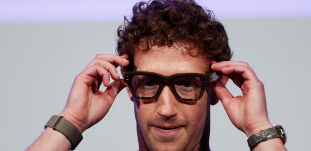 17.set.2025 - Mark Zuckerberg, CEO da Meta, usando os óculos inteligentes da Meta feitos em parceria coma Ray Ban