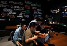 Cerveja, DeepSeek e robôs: conheça o bar que virou ponto de encontro da turma da IA na China