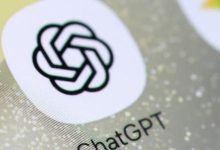 Ícone do ChatGPT, o chatbot da OpenAI, em tela de smartphone